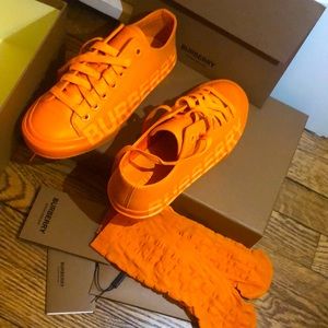 Burberrry logo print leather sneakers and matching socks